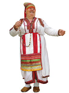 Женщина в мордовском костюме