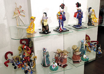 Куклы в костюмах разных народов