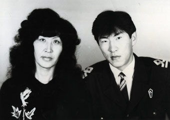 Клара Сергеевна Ким (Ислямгалиева) с сыном Андреем