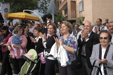 Жители Анкары на открытии памятника Тукаю
