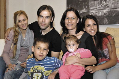 Бибрас Натхо с семьей