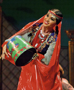 Девушка в башкирском национальном костюме